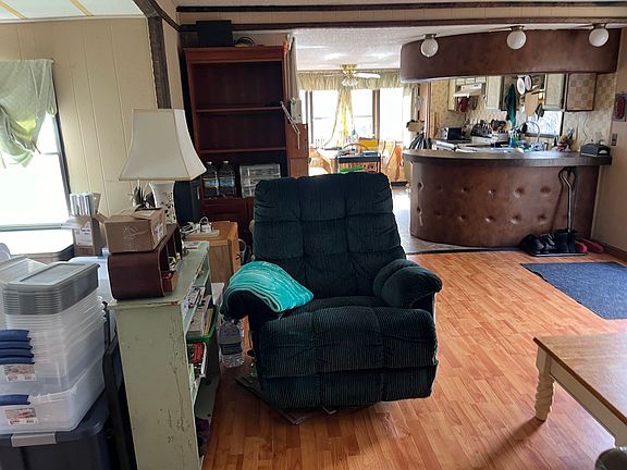 4th image of 8 David Rd