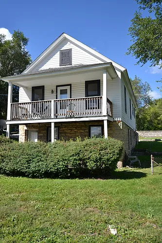 2 bed, 1.0 bath, 888 sqft, $1,195 Photo 1