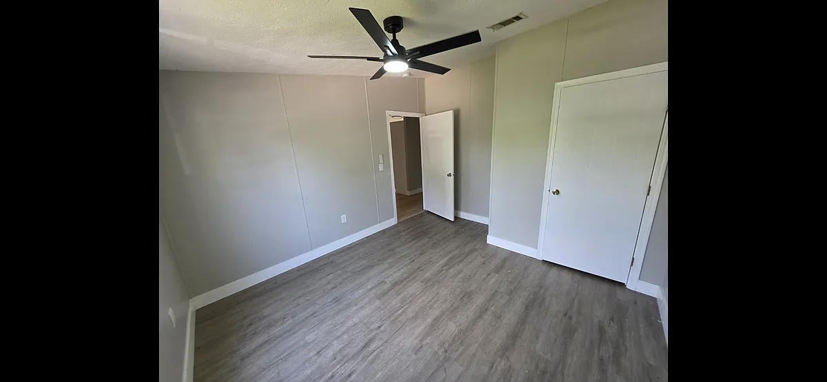 Building Photo - 3879 La Salle Ave #1