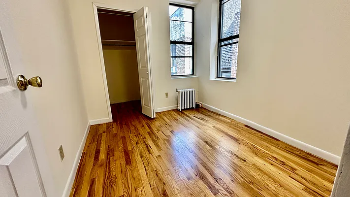 Rented by HOLTON REAL ESTATE INC. | media 13