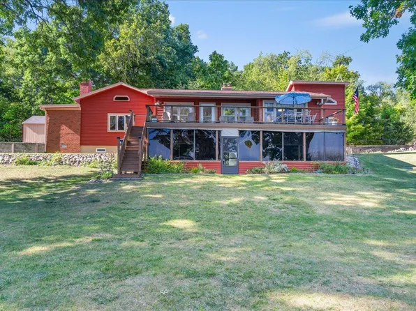 11149 Perch Lake Dr W, Cement City, MI 49233