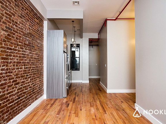 5th image of 195 Menahan St #1