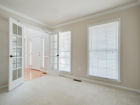 3rd image of 56 Boulder Dr