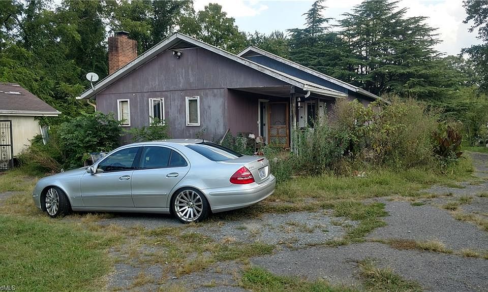 2nd image of 2120 N Peace Haven Rd