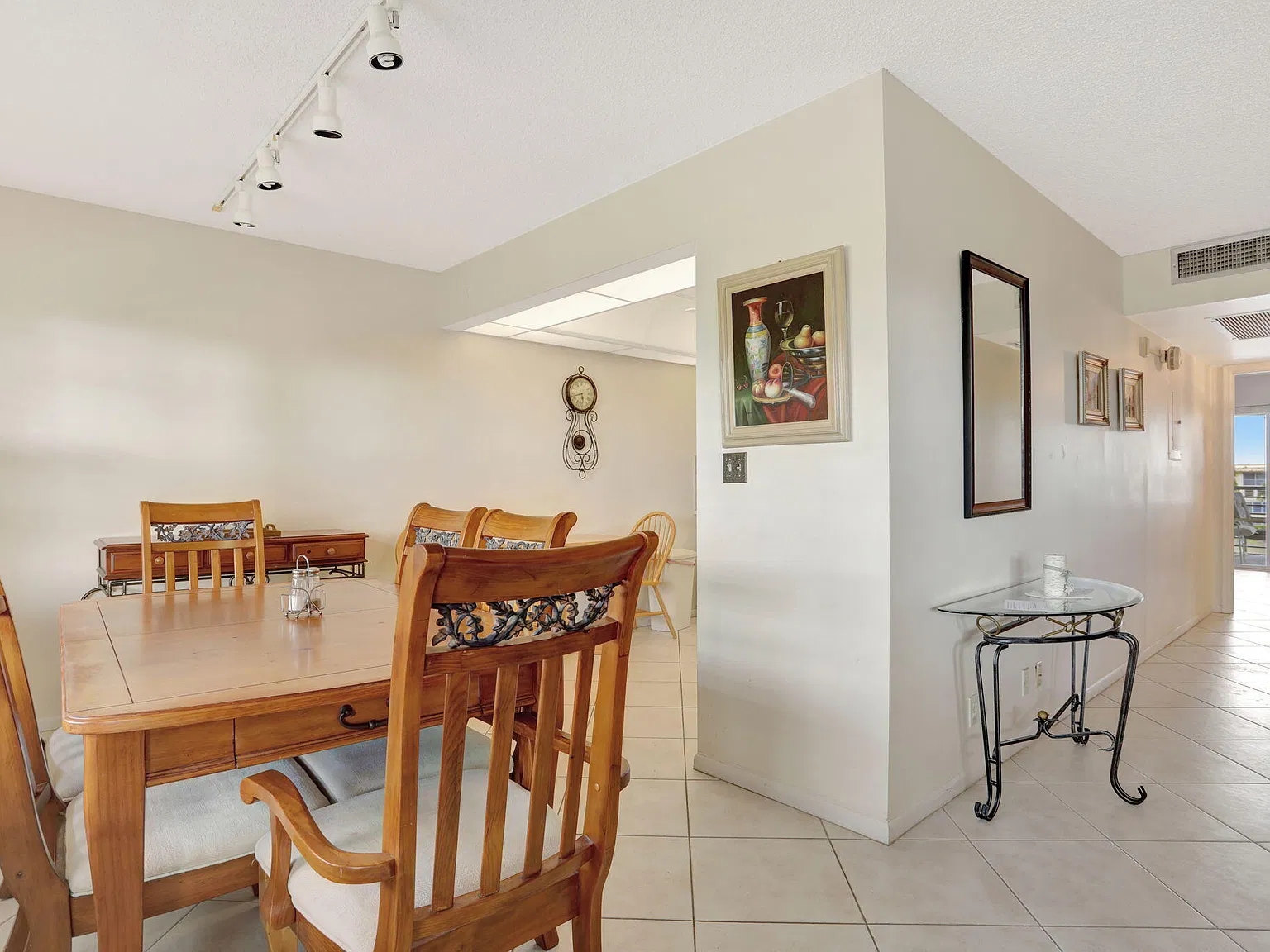 2 bed, 2.0 bath, 1002 sqft, $1,850 — Photo 2