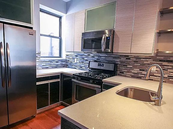 3rd image of 404 Suydam St APT 2R