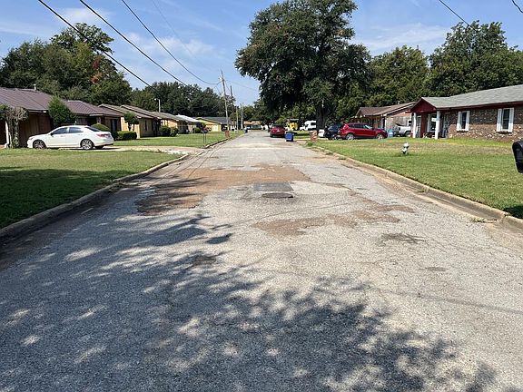 4th image of 909 Linbar St