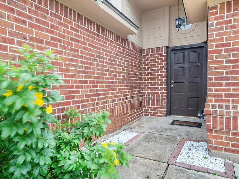 6606 Laurel Glen Dr — Photo 3