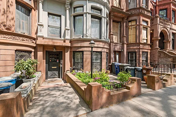 Sold by HomeDax Real Estate | media 14