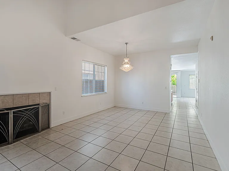 118 Copper Beech Gln — Photo 7