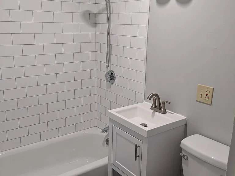 441 Pleasant St #5 — Photo 8