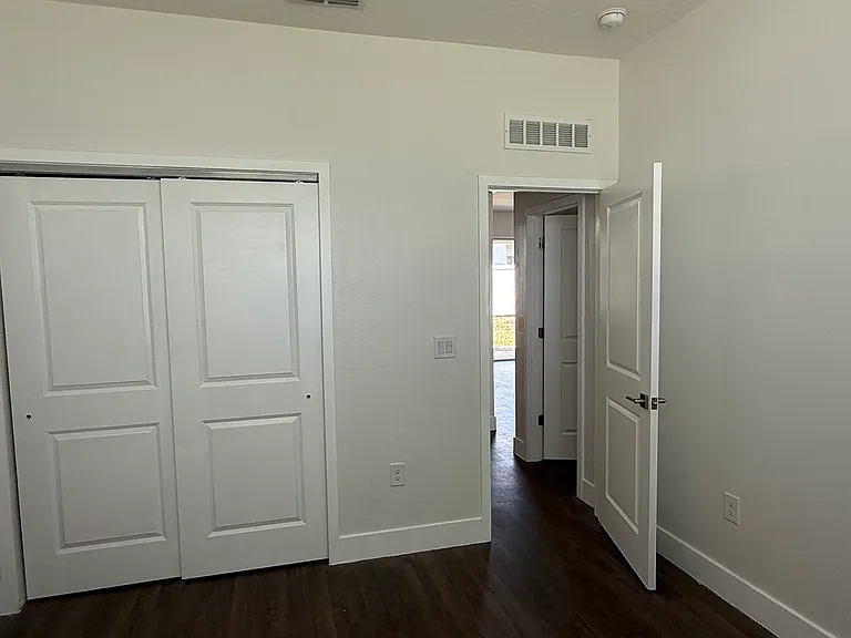 880 Colville Dr — Photo 12