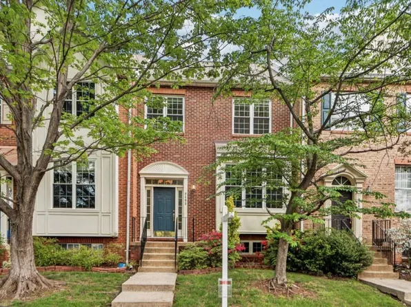 2403 Fieldcreek Dr, Herndon, VA 20171