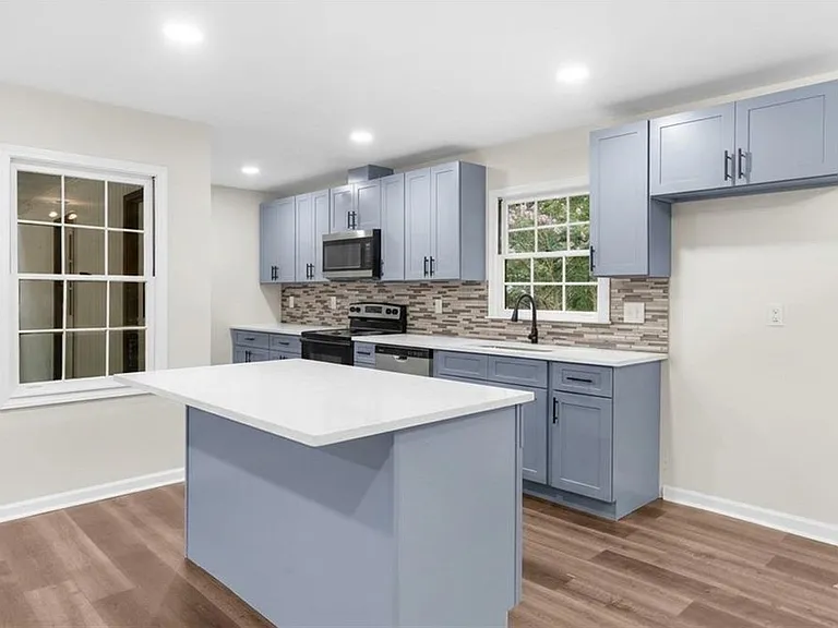 3022 Hillwood Dr — Photo 5