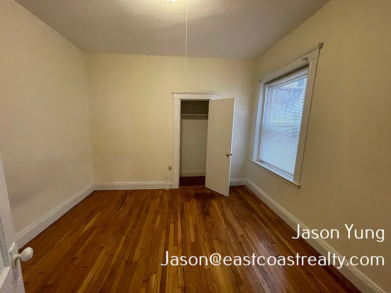 27 Queensberry St #2 — Photo 5