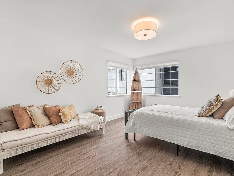 709 W Balboa Blvd — Photo 33