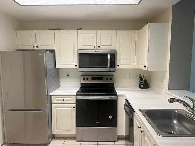 3 bed, 2.0 bath, 1361 sqft, $2,800 — Photo 3
