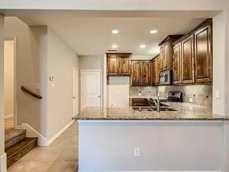 206 Alexandra Ave #1 — Photo 8