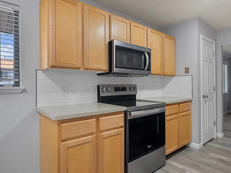 865 N 500 W #9 — Photo 4