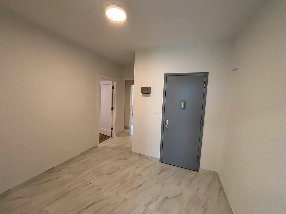 30-77 31st St #2R