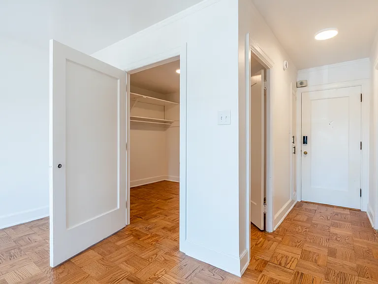 Comfortable Urban Living in a Classic Brick Building Near UW & Light Rail — Photo 37