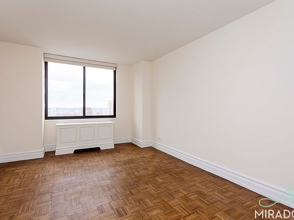 4th image of 145 W 67th St #43B