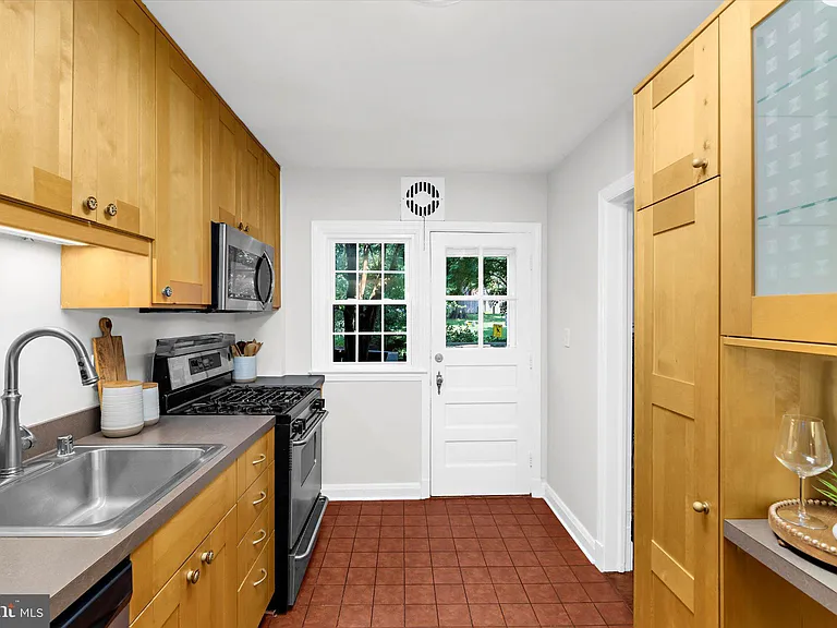 218 Blenheim Rd — Photo 14
