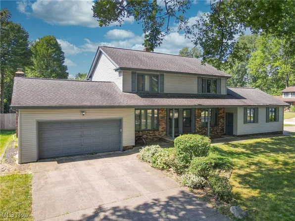 2140 & 2144 Woodlawn Cir, Stow, OH 44224