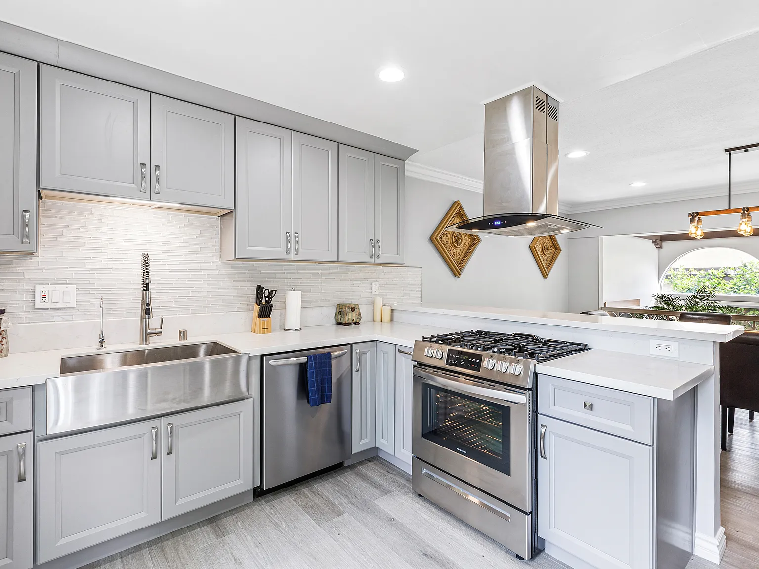 3 bed, 2.5 bath, 1672 sqft, $6,200 — Photo 3