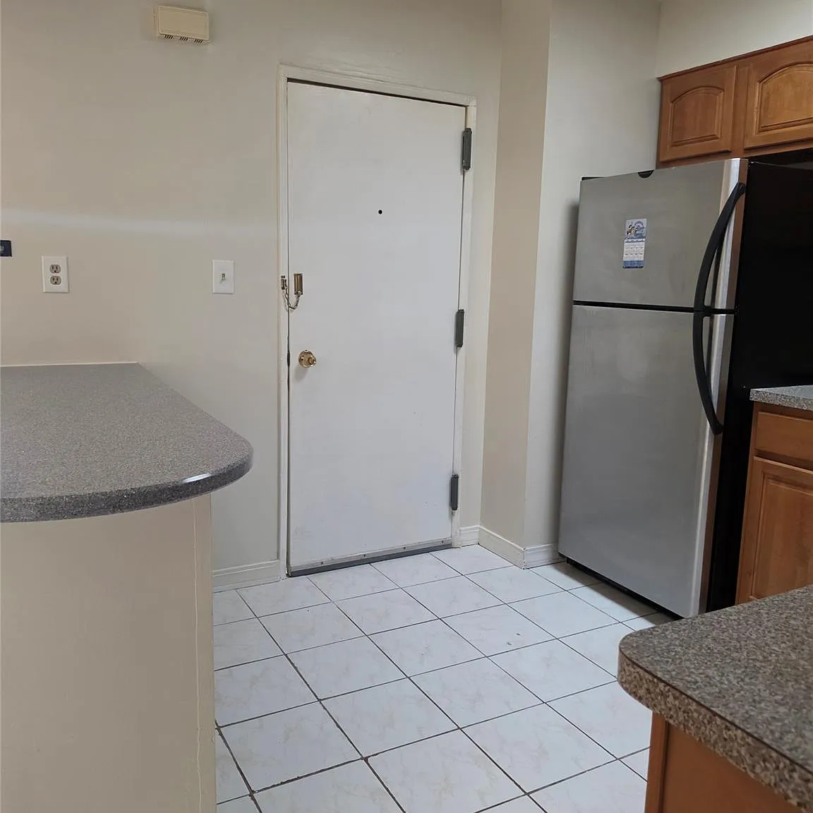 3 bed, 2.0 bath, 1000 sqft, $3,500 — Photo 3