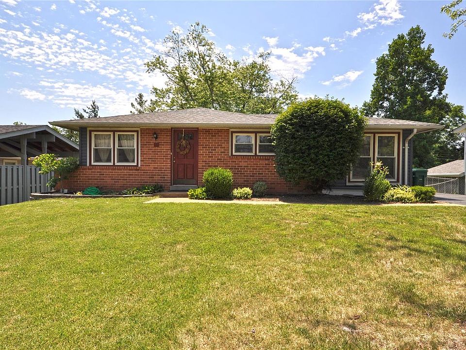 1st image of 28 Pepper Tree Dr