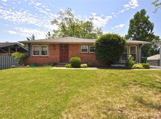 28 Pepper Tree Dr, Fenton, MO 63026