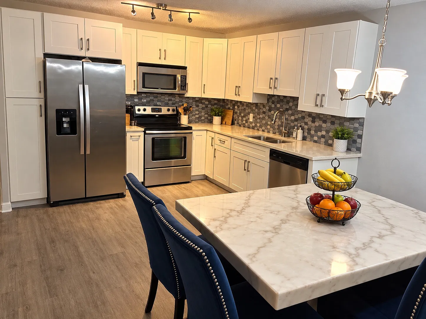3 bed, 1344 sqft, $3,500 — Photo 2