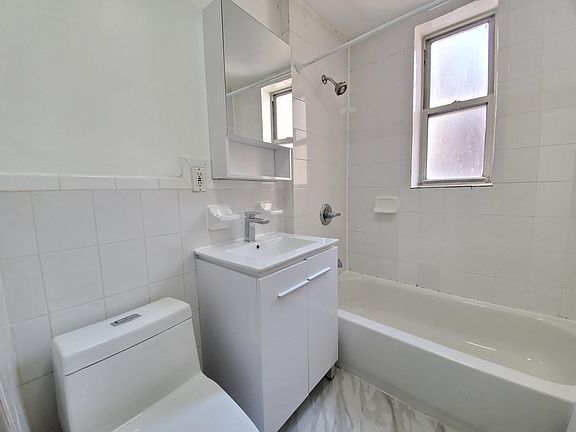 3rd image of 11 Gifford Ave #4M