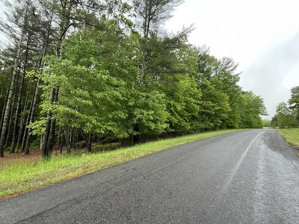 Wood Ln, Hillsville, VA 24343