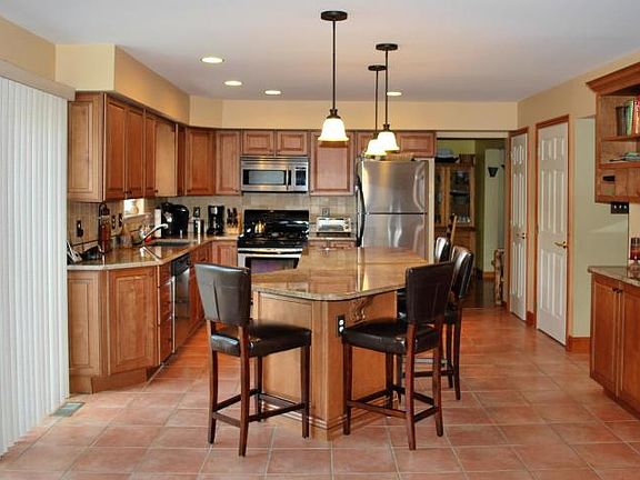 4th image of 61 Hampshire Ct