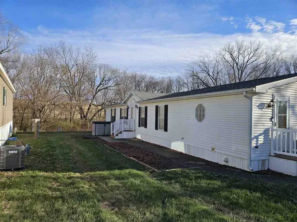 3701 2nd St #10-B, Coralville, IA 52241