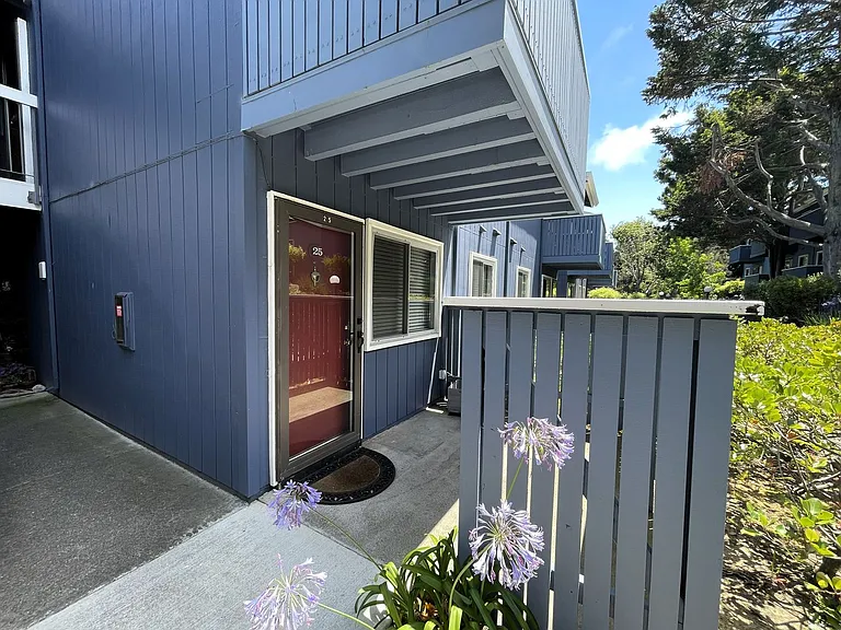 405 Piccadilly Pl #25 — Photo 2