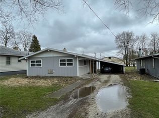 423 W Chestnut St, Hoopeston, IL 60942