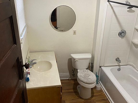 3rd image of 1740 Doulton Ave #1740