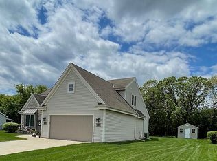 614 Hickory Hollow Rd, Waterford, WI 53185