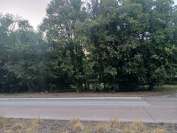 3rd image of 315 E Belt Line Rd