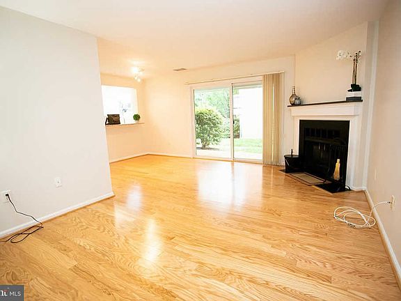 4th image of 2602 S Arlington Mill Dr #1