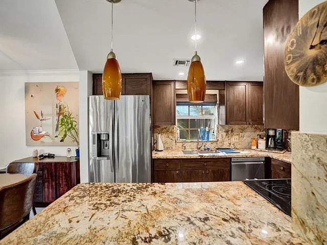 814 SE 13th St #4 — Photo 4