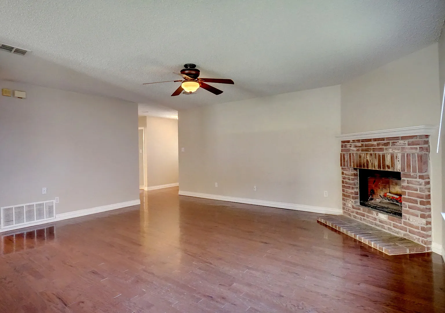 Very Nice and Updated Home — Photo 2