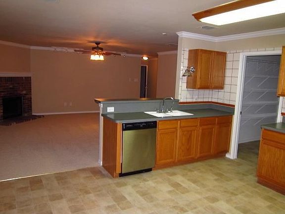 3rd image of 2602 Hidden Valley Dr