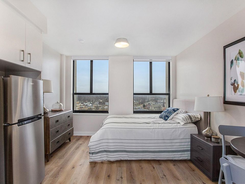 1st image of 25 Michigan Ave W #902