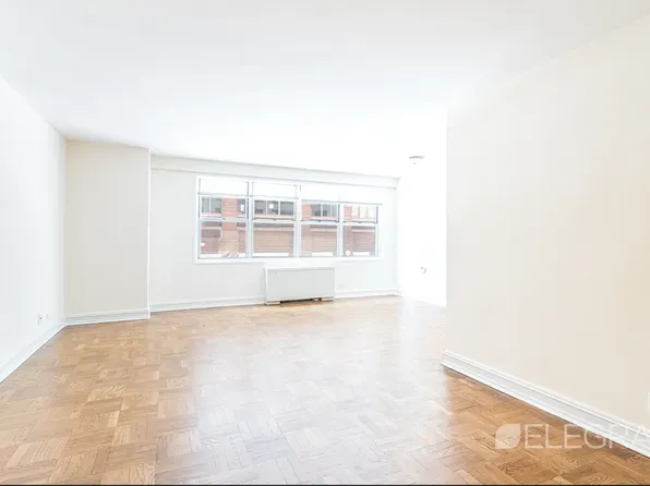 888 Eighth Avenue image 2 of 6