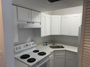 2763 Woodgate Ln APT 101, Sarasota, FL 34231