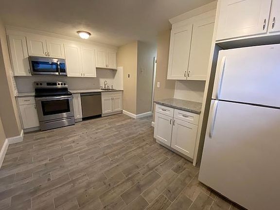 Fully Equipped Kitchen (With Dishwasher)